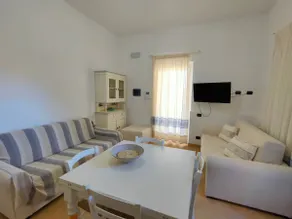 Stylish apartment with small garden - Image 5