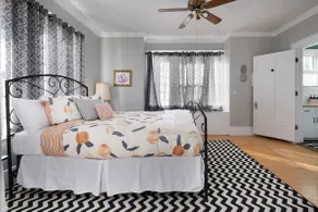 1920 HobbyHouse: 2 Large Patios, Downtown, 4BR/3BA - Image 4