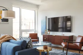 Stylish 2 BR w Roof Deck Access - Mins to NYC - Image 3