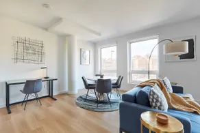 Stylish 2 BR w Roof Deck Access - Mins to NYC - Image 2