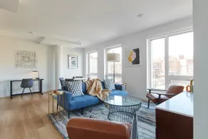 Stylish 2 BR w Roof Deck Access - Mins to NYC - Image 5