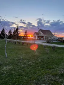 Chalet located on the waterfront/Beachfront Cottage - Image 2