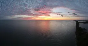 Cozy 3-Br Lake Ontario cottage with sunset views - Image 2