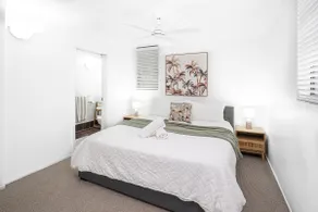 Spacious 3 bedroom resort style apartment with a/c - Image 4