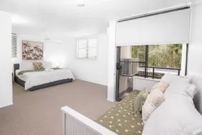 Spacious 3 bedroom resort style apartment with a/c - Image 3