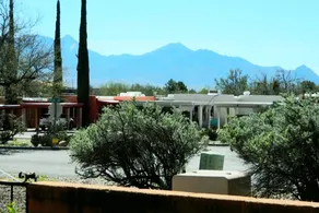 Desert retreat with amazing mountain views. - Image 2