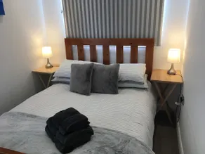 Stylish modern dog friendly two bedroom chalet in Dartmouth - Image 5
