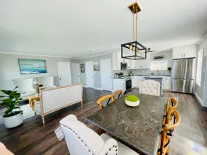 Cozy Lakefront Cottage - Image 4