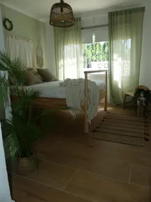 A relaxing house with a pool - Image 3