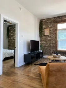 Beautiful One Bedroom - Steps from Downtown!! - Image 5