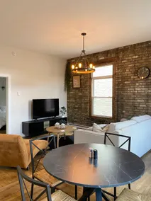 Beautiful One Bedroom - Steps from Downtown!! - Image 4
