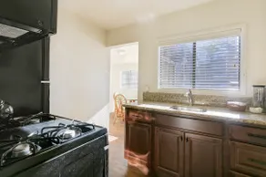 Lovely 1-Bedroom Oceanfront Apartment with Kitchen - Image 4