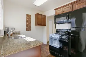 Lovely 1-Bedroom Oceanfront Apartment with Kitchen - Image 3