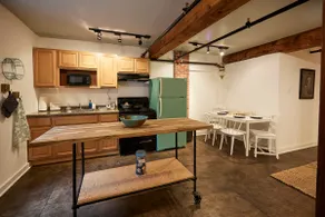 Fishtown: Spacious Loft in Renovated Brick Mill - Image 4