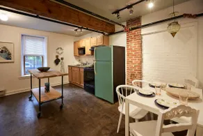 Fishtown: Spacious Loft in Renovated Brick Mill - Image 2