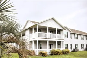 Sandy Toes, Spacious Stays- Your 3-Bed Getaway! - Image 2