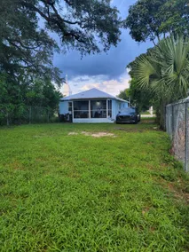 Cozy Cottage with large backyard, Mins from beach - Image 3