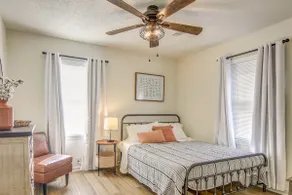 Cozy & Updated - Walk to Square! Dearing Downtown - Image 2