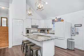 Awesome 3 Bedroom Home with Fireplace and Fire Pit - Image 4