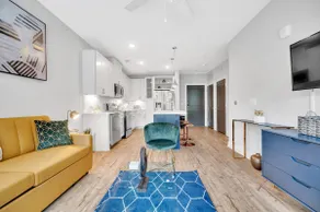 Modern Luxury ~ King Bed ~ 1BR in Plaza Midwood - Image 2