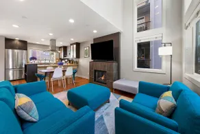 Stylish Queen Anne townhouse with rooftop deck. - Image 5