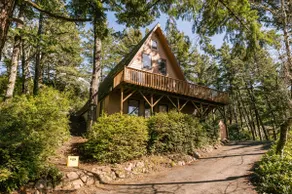 Cozy Oceanside Aframe, hot tub, kid friendly. - Image 4