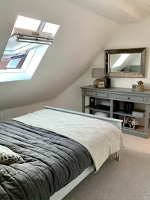 Beautiful 2 bed/2 bath, in heart of the city - Image 3