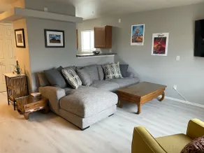 Cozy home, easy access to downtown and Lunch Loops - Image 2