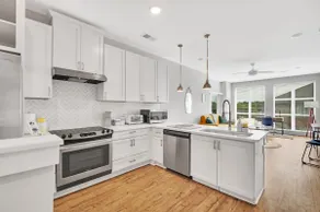 Elegant & Cozy 1BR Escape with King Bed in Plaza - Image 3
