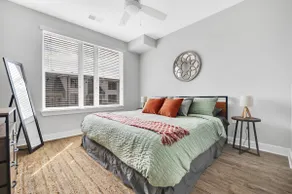 Elegant & Cozy 1BR Escape with King Bed in Plaza - Image 5
