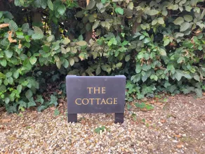Adorable one bedroom place close to Romsey Town - Image 3