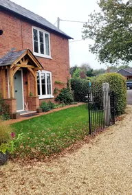 Adorable one bedroom place close to Romsey Town - Image 2