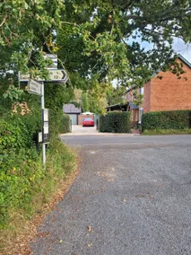Adorable one bedroom place close to Romsey Town - Image 4