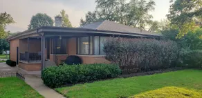 Cozy 2 bedroom house/w garage in Skokie - Image 2