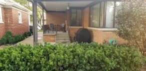 Cozy 2 bedroom house/w garage in Skokie - Image 4