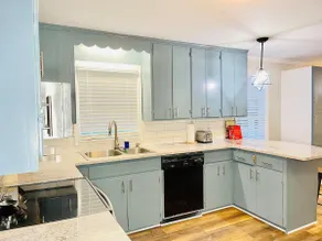 4BR for Crews & Teams | 2 Kitchens | King Bed - Image 5