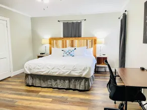 4BR for Crews & Teams | 2 Kitchens | King Bed - Image 3