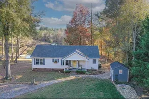 Cozy Pet Friendly Cottage on Lake Greenwood! - Image 2