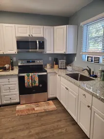 Bright Airy Spacious and Newly Renovated - Image 3