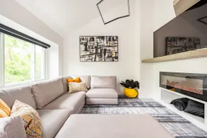 Modern & Unique Pearl street condo - Image 5