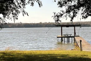 Lakefront Retreat Near Downtown and Stockyards - Image 4