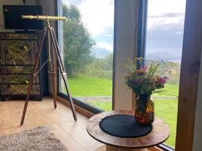Modern cabin with stunning views & private hot tub - Image 4