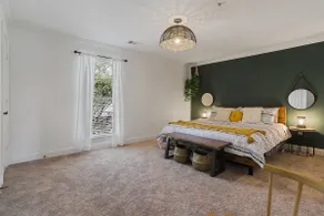 Lovely 2-bd condo close to campus, free parking - Image 4