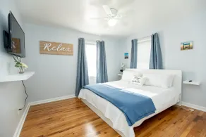 Pet Friendly Beach King Bed - Image 3