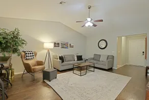 Welcoming 3 bed near UofA, trails, & Dickson! - Image 2
