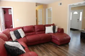 Spacious 4-bedroom house with a private pool. - Image 4