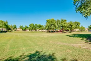 Clean family friendly Gilbert home, community pool - Image 4
