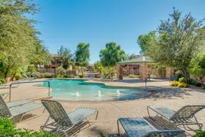 Clean family friendly Gilbert home, community pool - Image 3