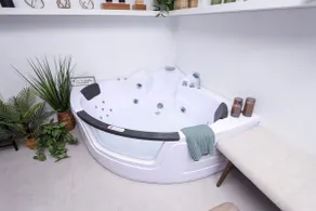 THE ESCAPE - Modern 1 BR apt with jacuzzi room - Image 2
