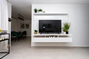 THE ESCAPE - Modern 1 BR apt with jacuzzi room - Image 3